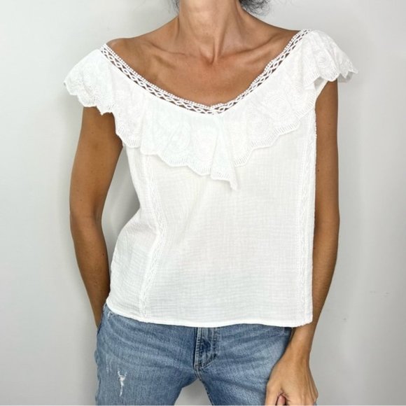 Simplee Apparel Tops - Nwt white cotton boxy ruffle crochet embroidered top S